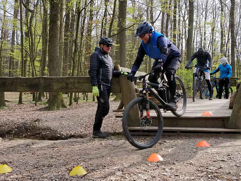 (e)MTB-Fahrtechnik Tages Kurse und Trainings