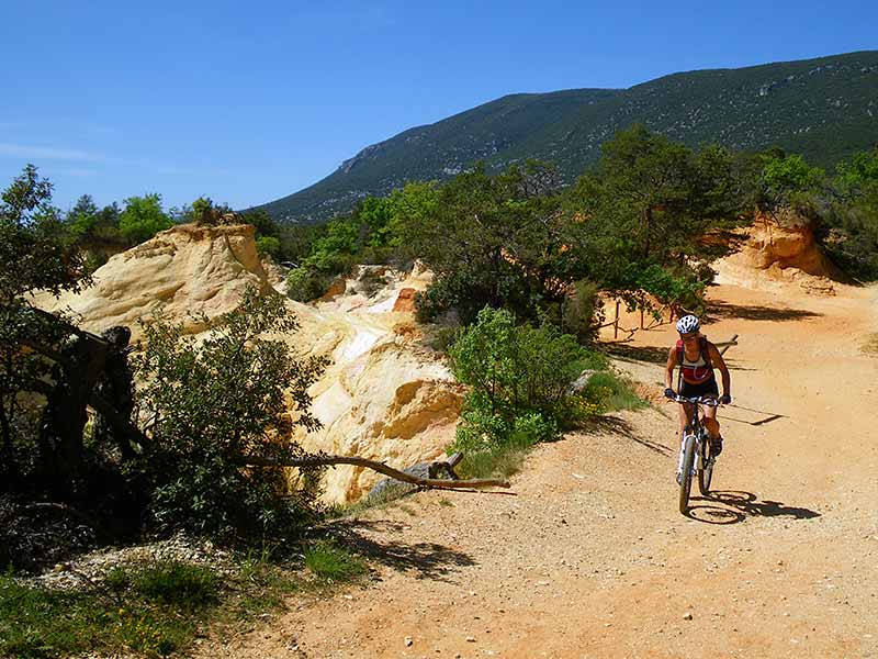 MTB Kurz-Urlaub Provence Naturpark Luberon mit Go Crazy MTB-Reisen